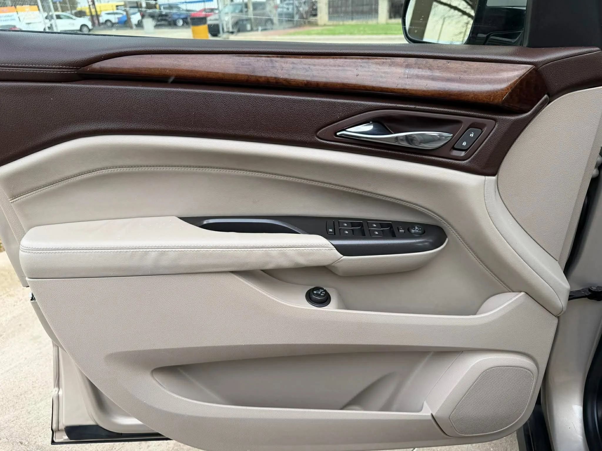 Used 2012 Cadillac SRX Luxury image 10
