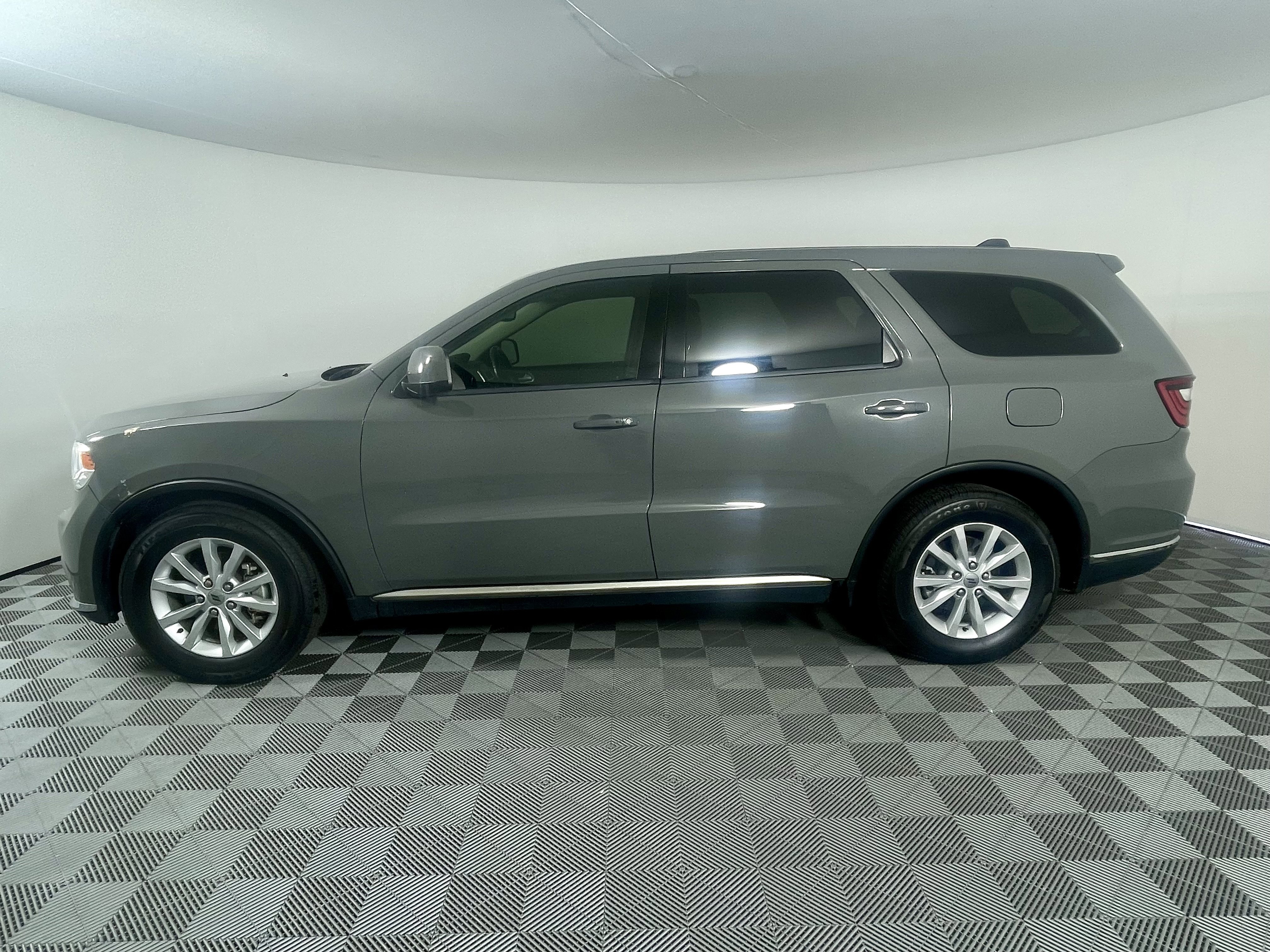 Used 2020 Dodge Durango SXT w/ Trailer Tow Group IV RWD image 2
