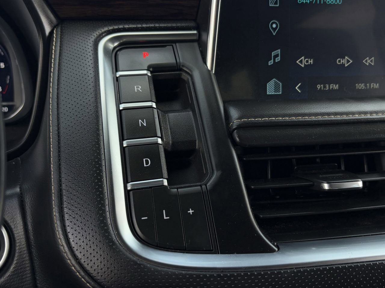 Used 2023 Chevrolet Suburban Premier image 19