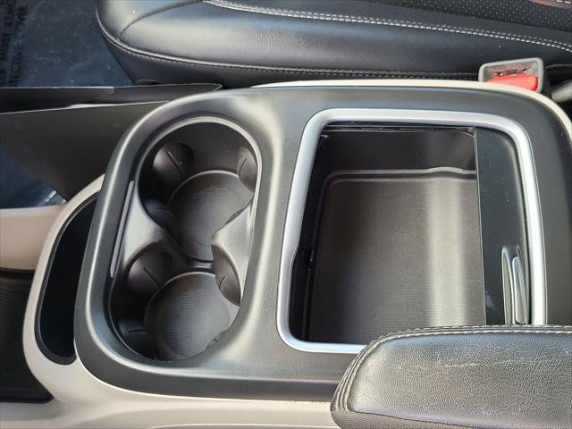 Certified 2024 Chrysler Pacifica Touring-L FWD image 11