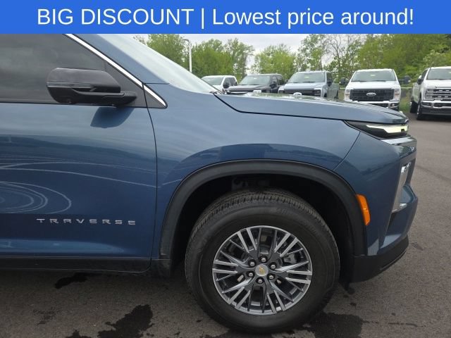 Used 2024 Chevrolet Traverse LT w/ LPO, Floor Liner Package FWD image 5