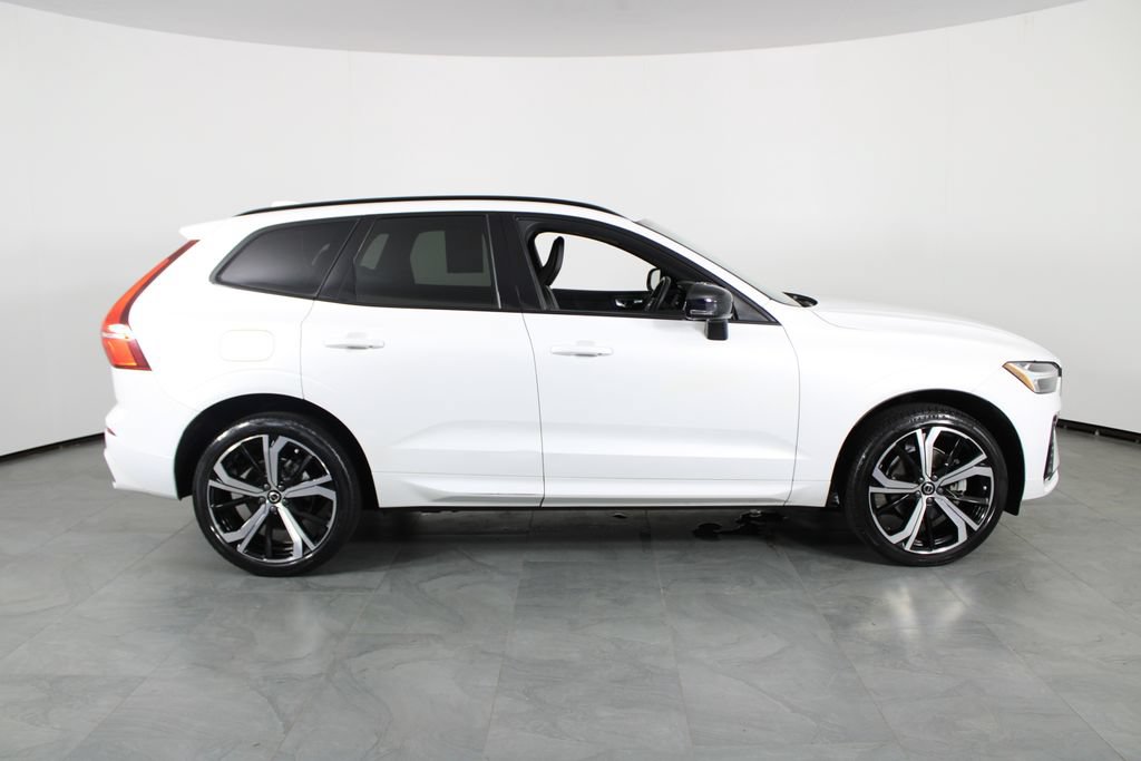 Used 2022 Volvo XC60 B5 R-Design w/ Protection Package Premier FWD image 10