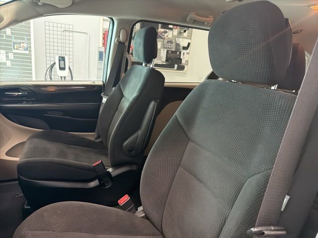 Used 2018 Dodge Grand Caravan SE image 14