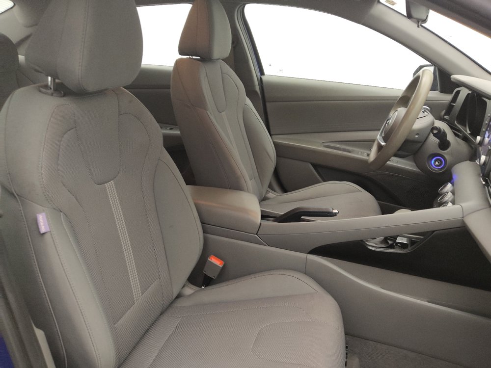 Used 2021 Hyundai Elantra SE FWD image 21