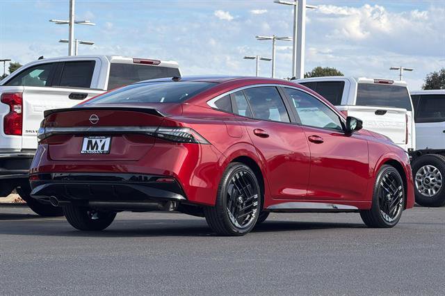New 2027 Nissan Sentra SR w/ Floor Mat Package FWD image 4