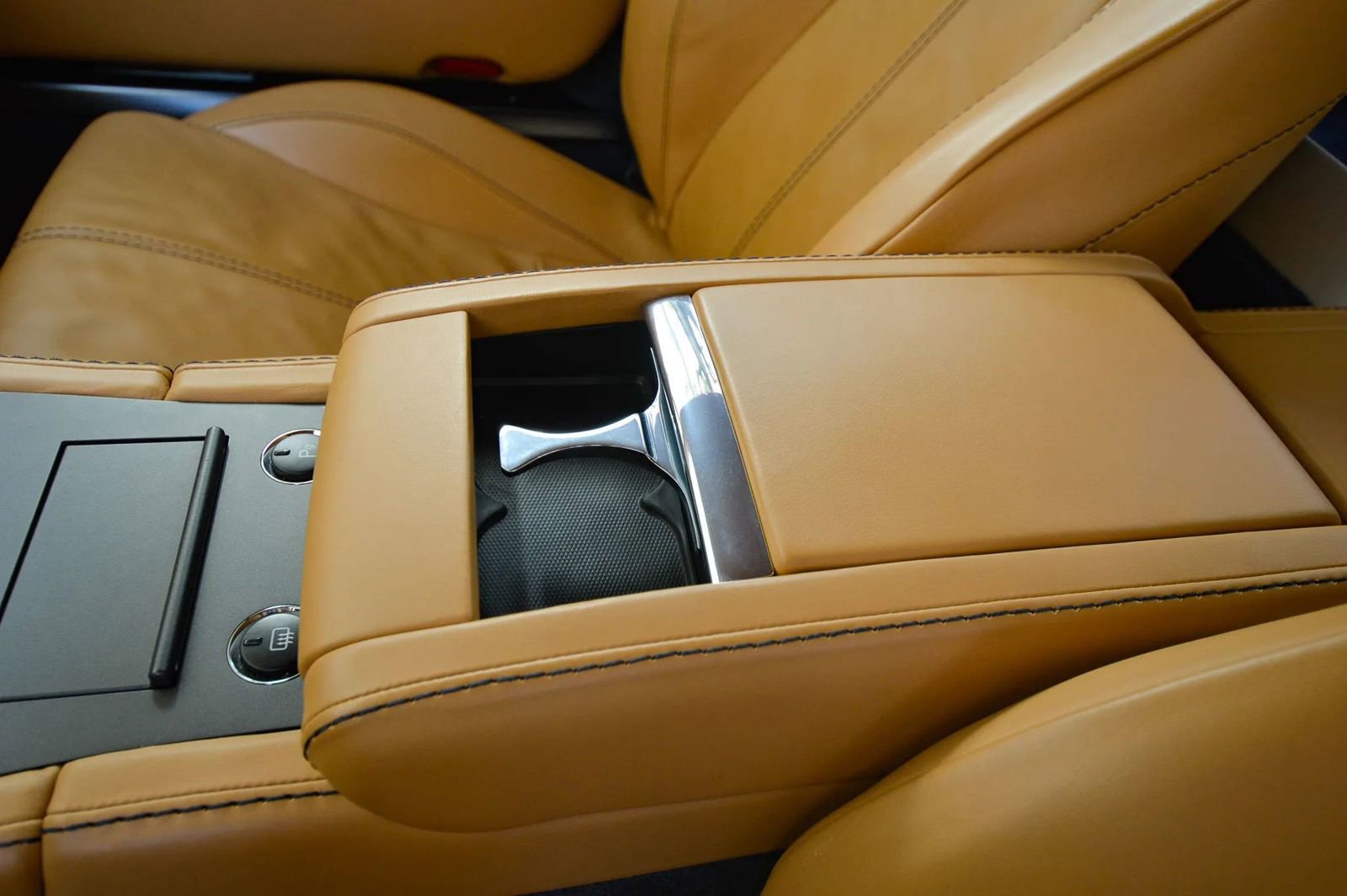 Used 2008 Aston Martin V8 Vantage Coupe image 48