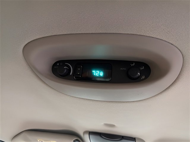 Used 2003 Chrysler Town & Country Limited image 32