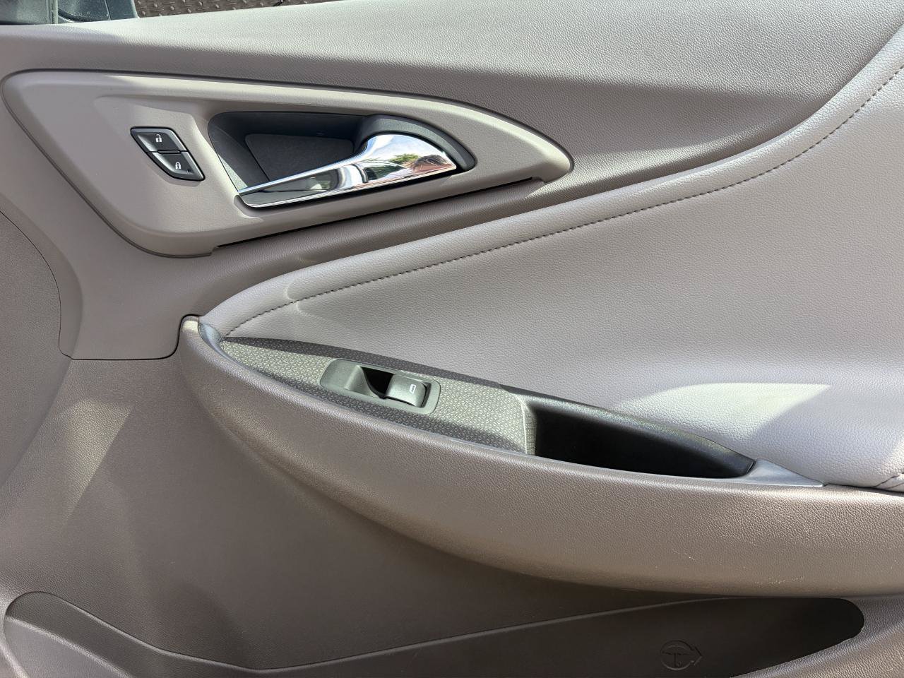 Used 2017 Chevrolet Malibu LT w/ Leather Package FWD image 23