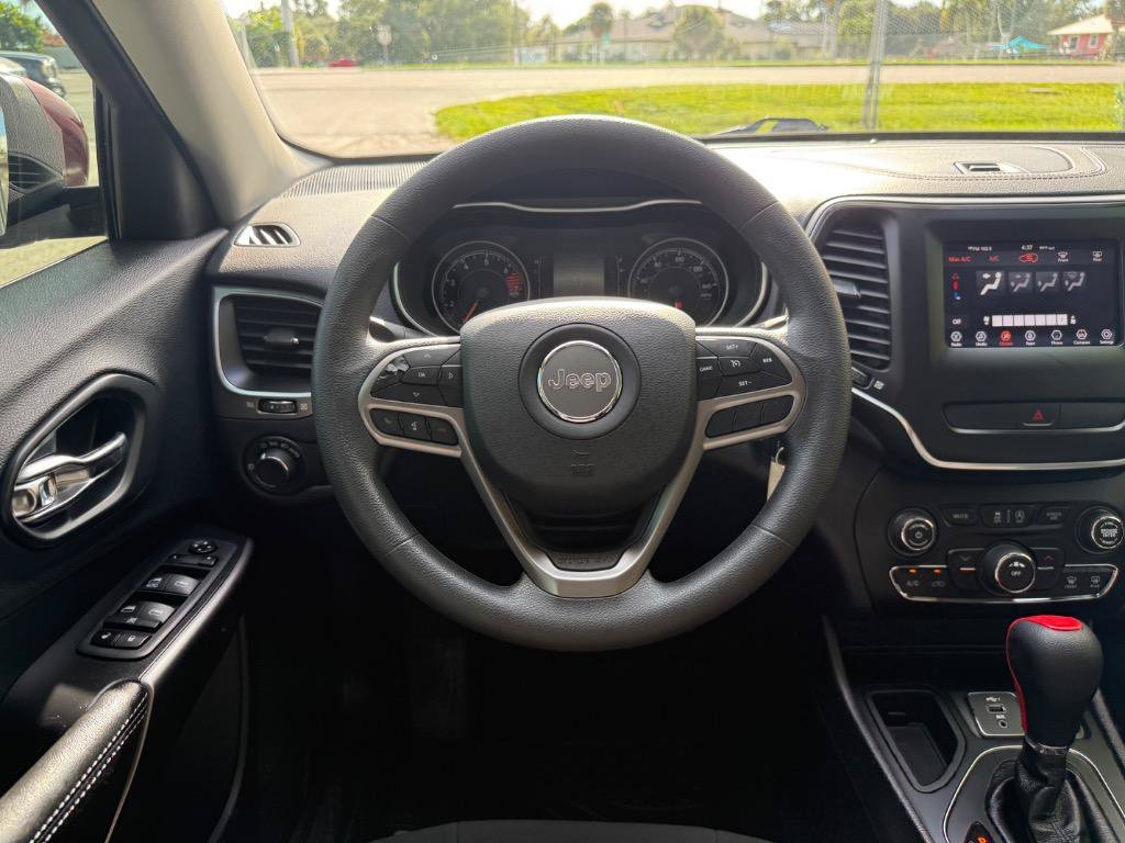 Used 2020 Jeep Cherokee Latitude FWD image 6