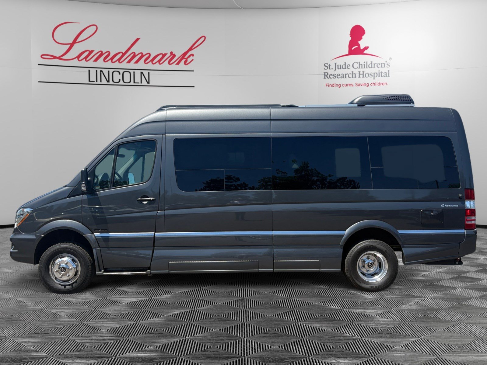 Used 2018 Mercedes-Benz Sprinter 3500 image 2