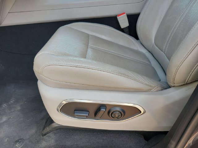 Used 2024 Jeep Wagoneer Series II w/ Flexible Seating Group RWD image 13