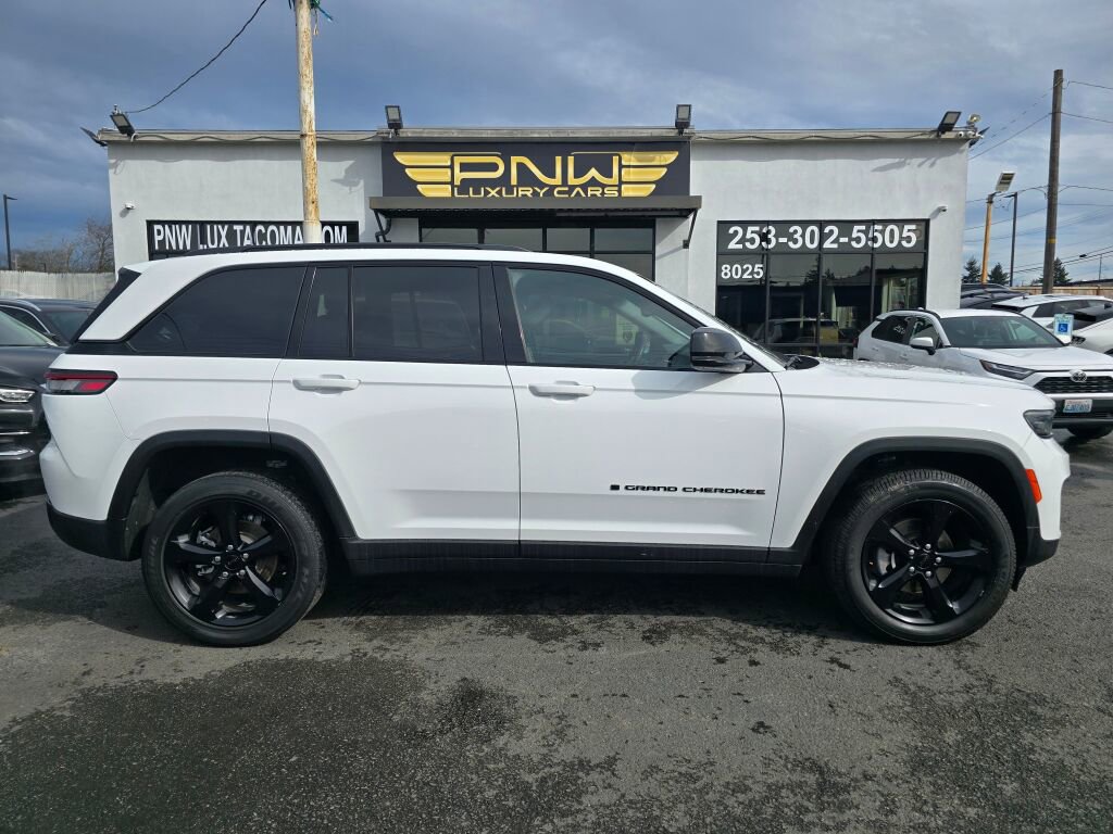 Used 2023 Jeep Grand Cherokee Altitude image 5