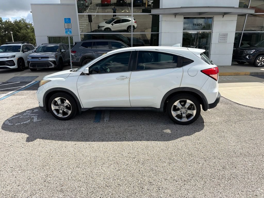 Used 2017 Honda HR-V LX image 7