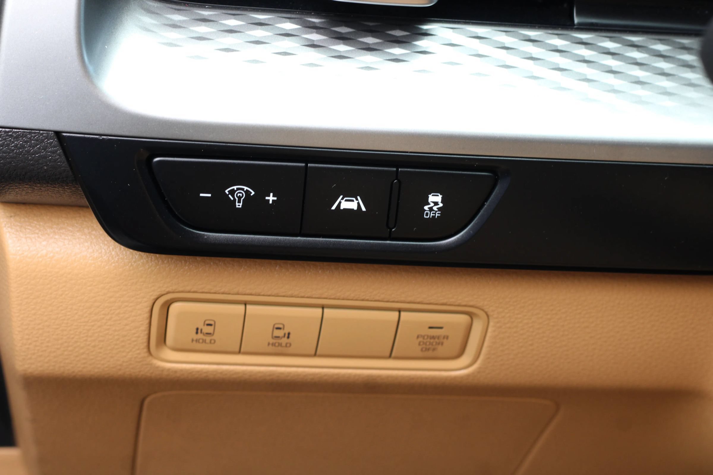 Used 2023 Kia Carnival LX FWD image 19