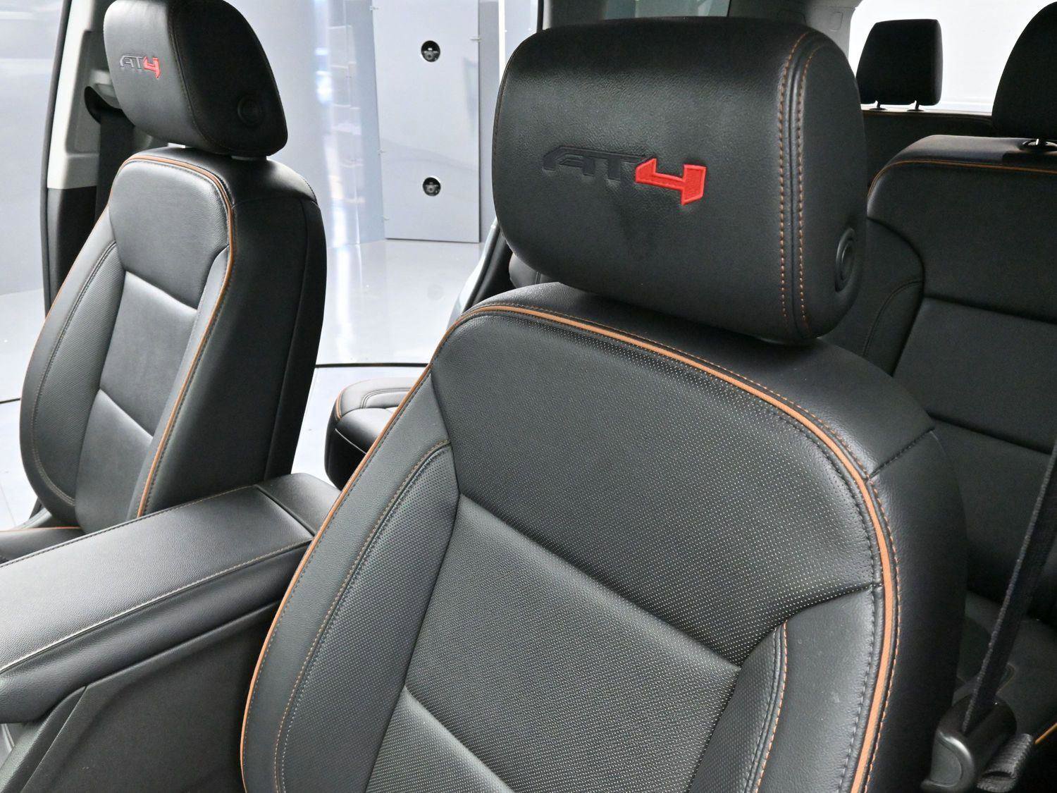 Used 2023 GMC Acadia AT4 w/ Technology Package image 17