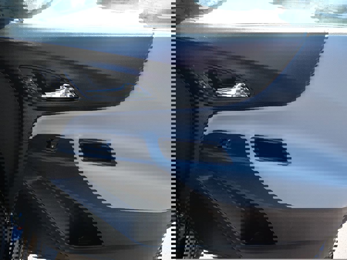 Used 2021 Chevrolet Equinox LS image 20