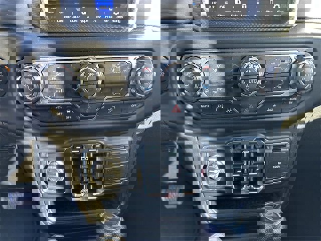 Used 2023 Jeep Wrangler Sahara image 27