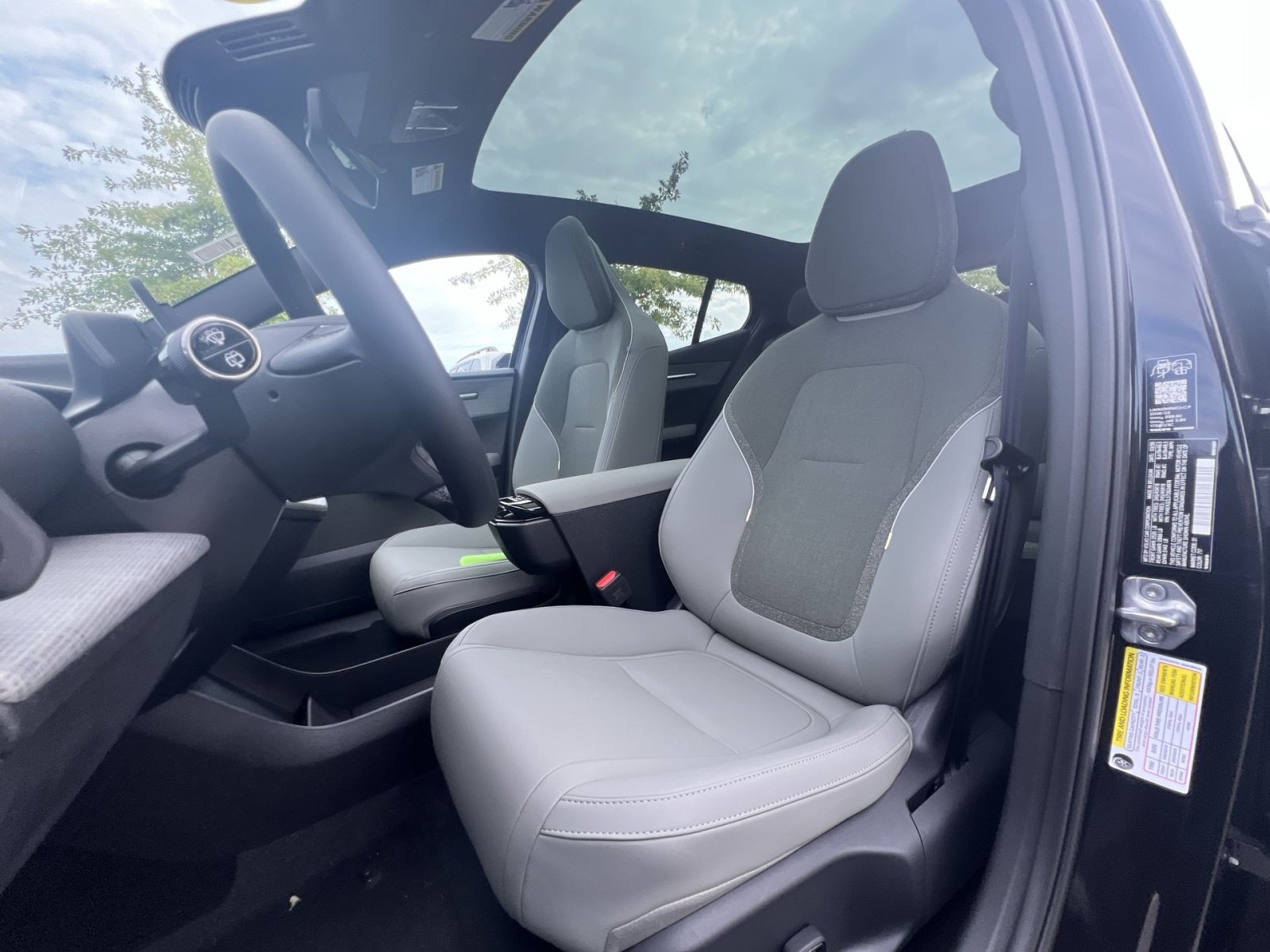 New 2026 Volvo EX30 Ultra w/ Protection Package Premier AWD/4WD image 13