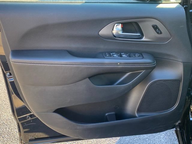New 2026 Chrysler Pacifica Select w/ S Appearance Package FWD image 12