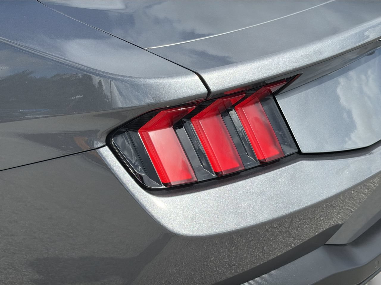Used 2024 Ford Mustang Coupe RWD image 7