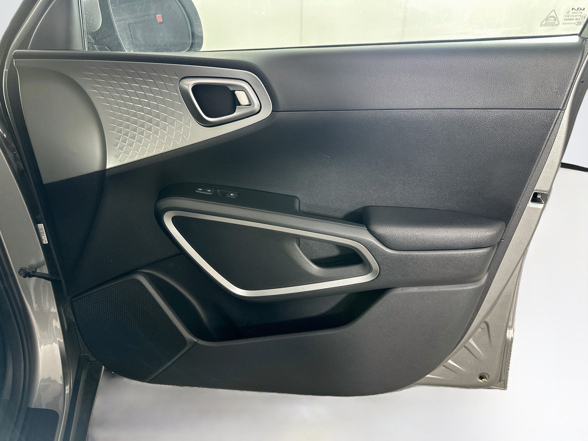 Used 2025 Kia Soul LX w/ LX Technology Package FWD image 30