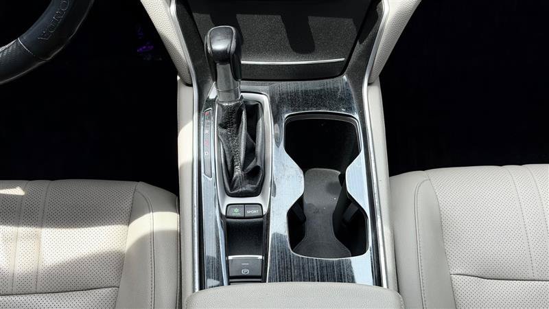 Used 2018 Honda Accord Touring image 28