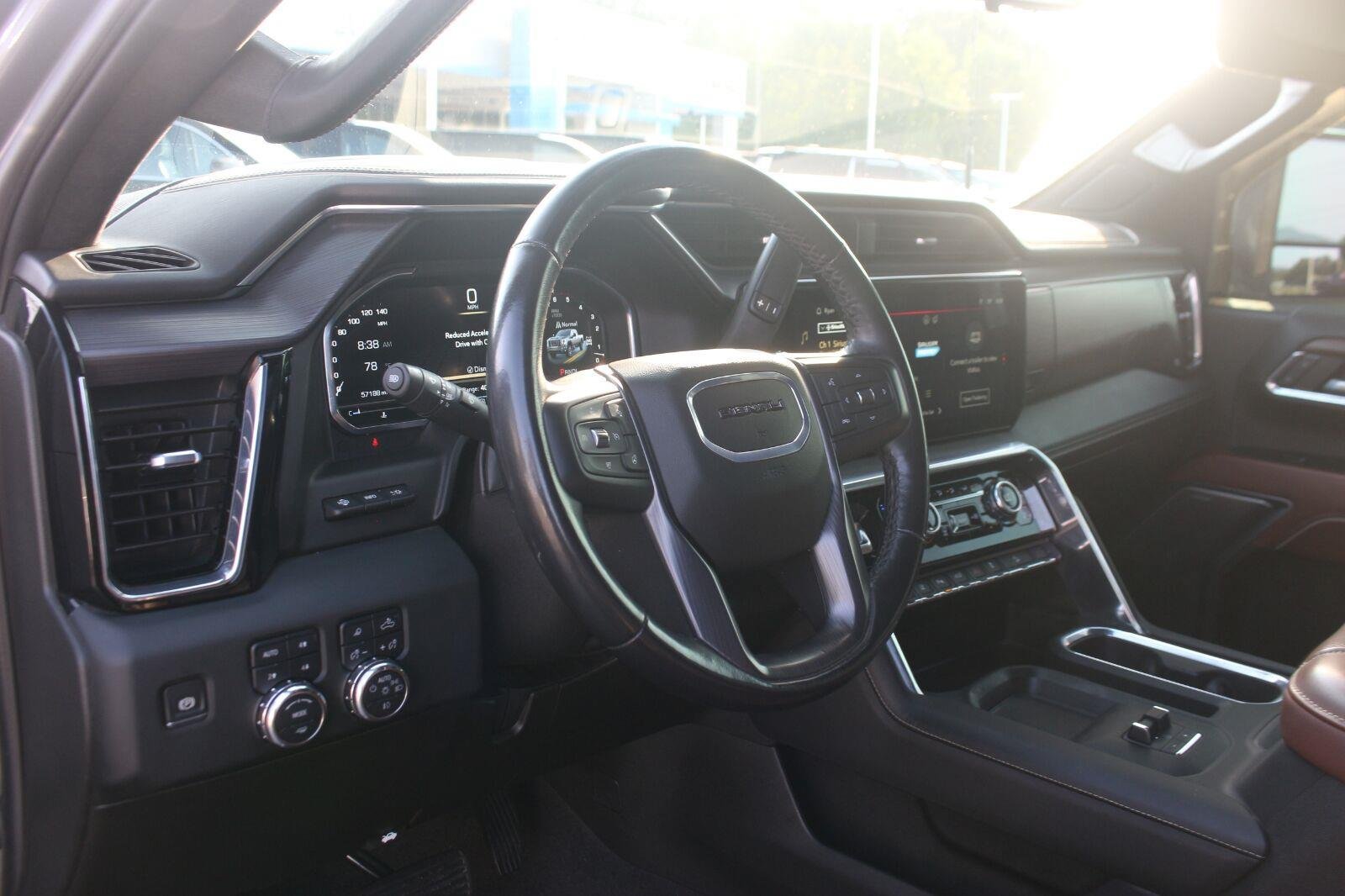 Used 2024 GMC Sierra 3500 Denali Ultimate AWD/4WD image 17