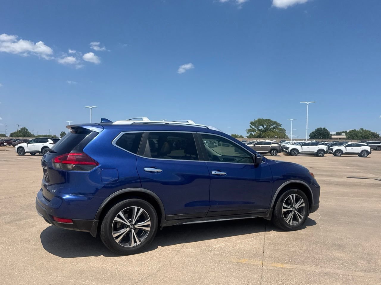 Used 2019 Nissan Rogue SV w/ Sun & Sound Touring Package FWD image 23