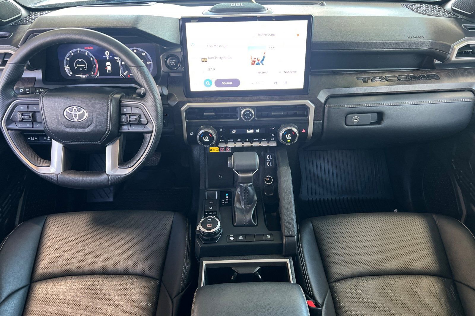 Used 2024 Toyota Tacoma Limited w/ Limited Package (LT) image 10