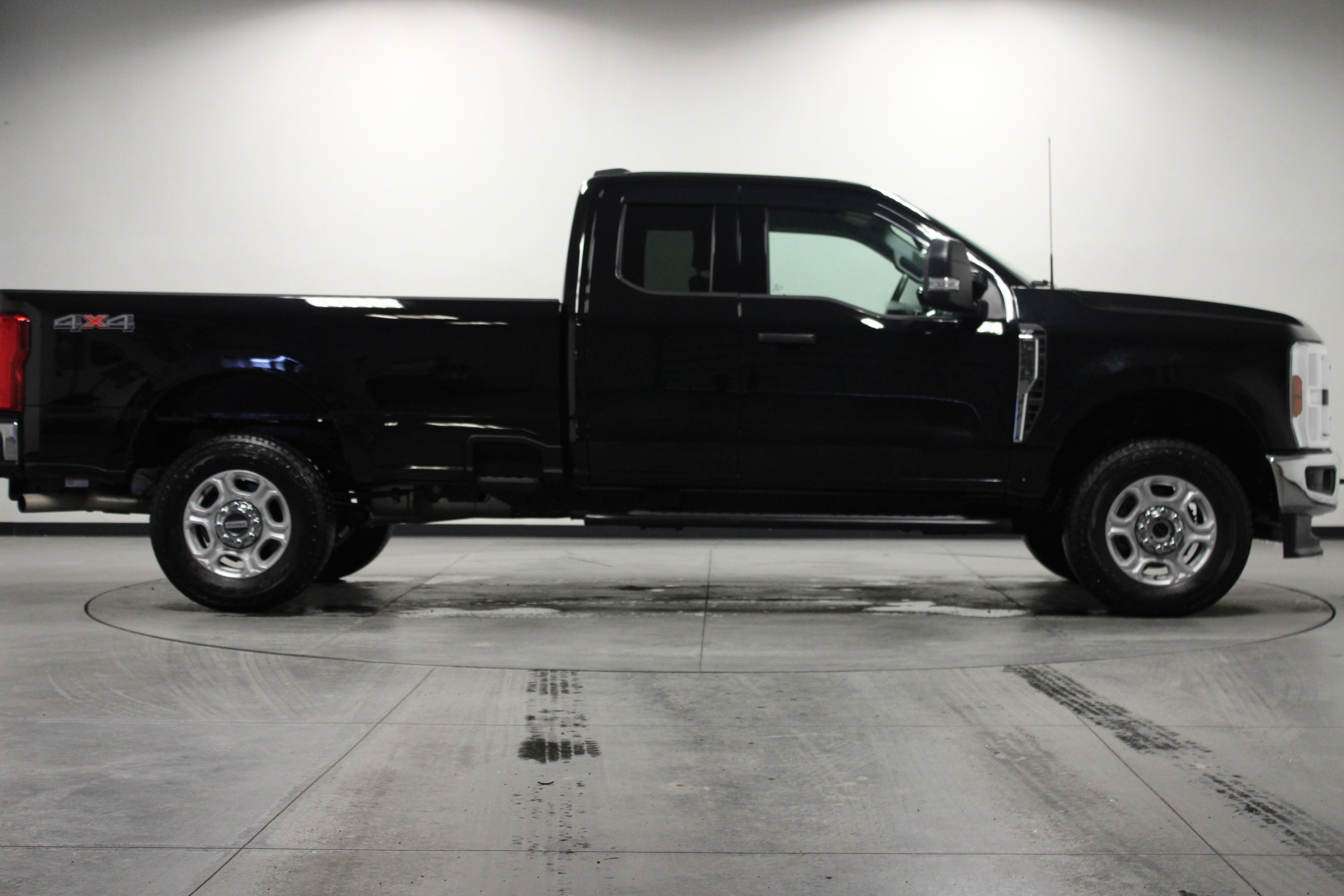Used 2025 Ford F250 XLT image 3
