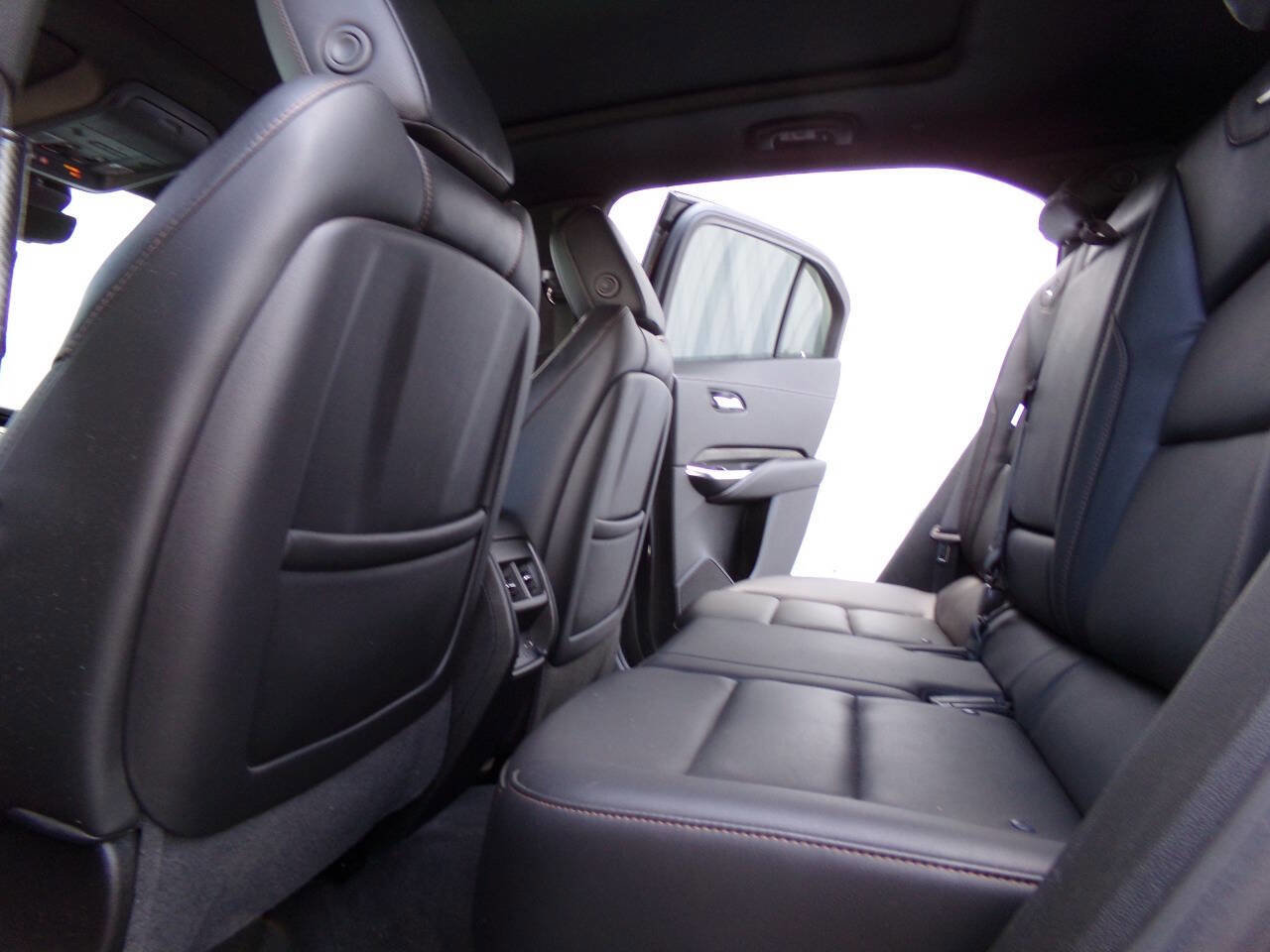 Used 2022 Cadillac XT4 Sport AWD/4WD image 27
