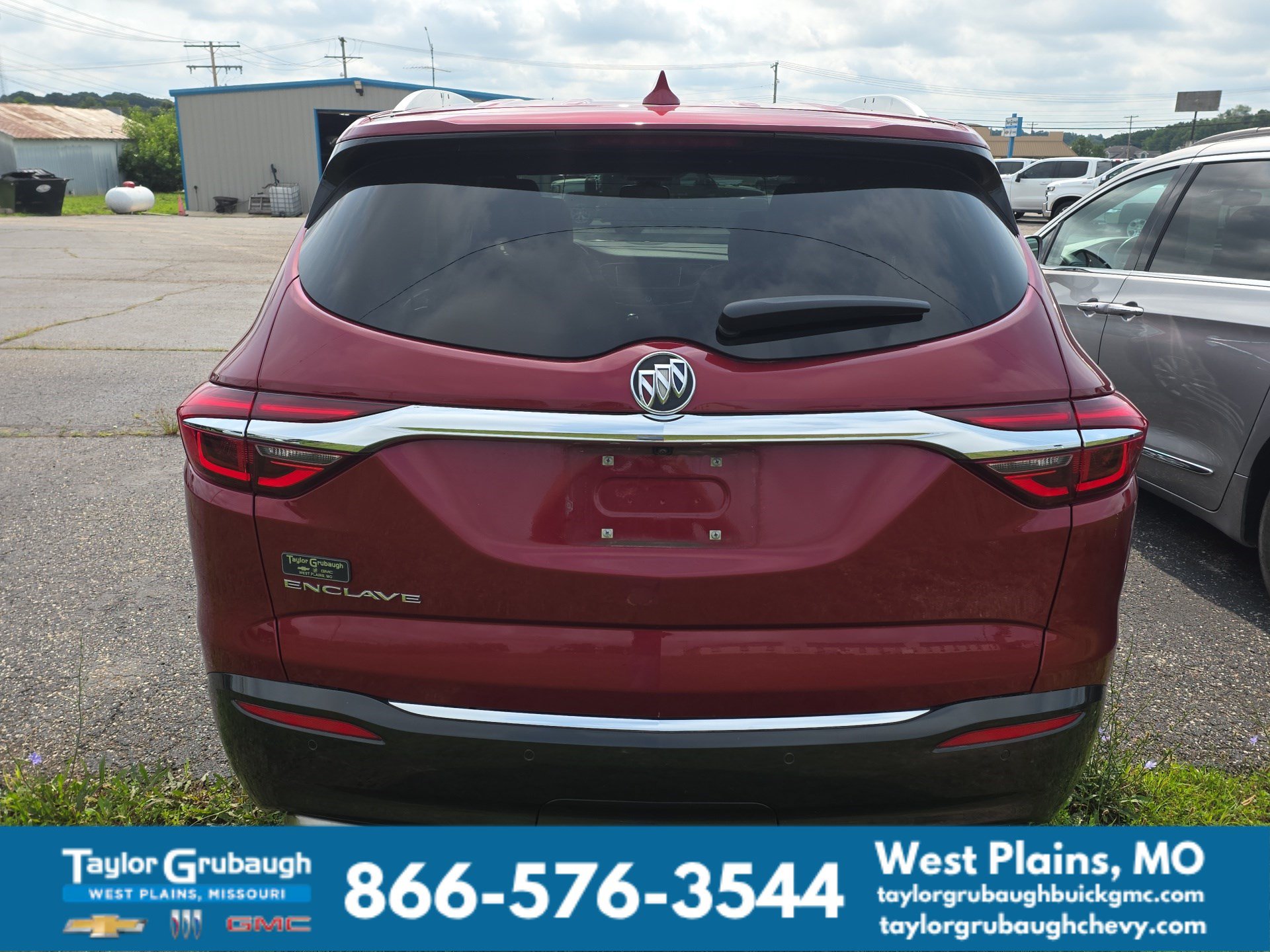 Used 2021 Buick Enclave Premium w/ Sun and Sites Package FWD image 5
