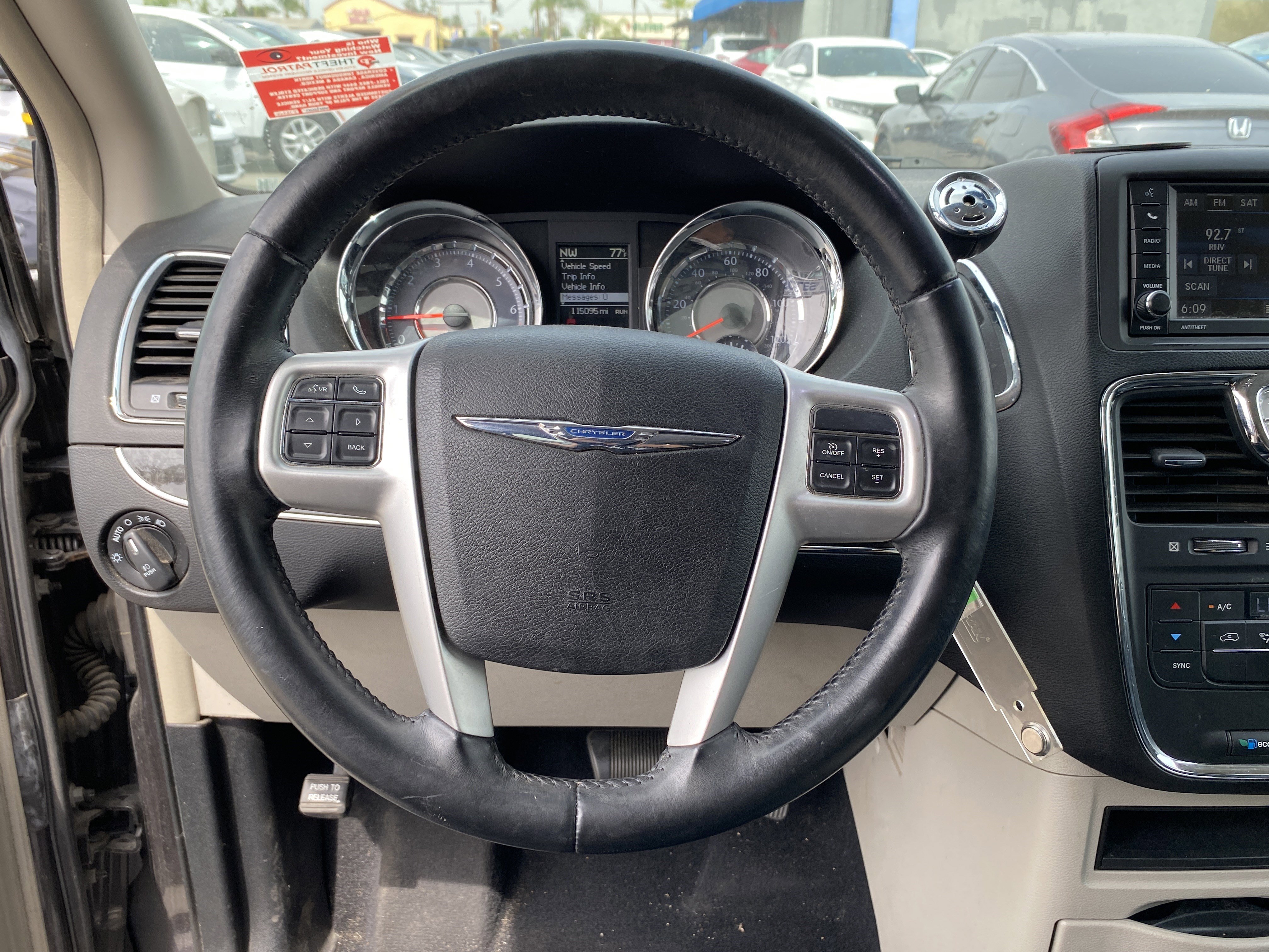 Used 2015 Chrysler Town & Country Touring FWD image 12