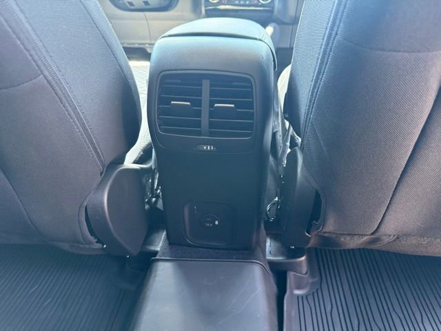 Used 2022 Ford Escape SE w/ SE Sport Appearance Package image 12