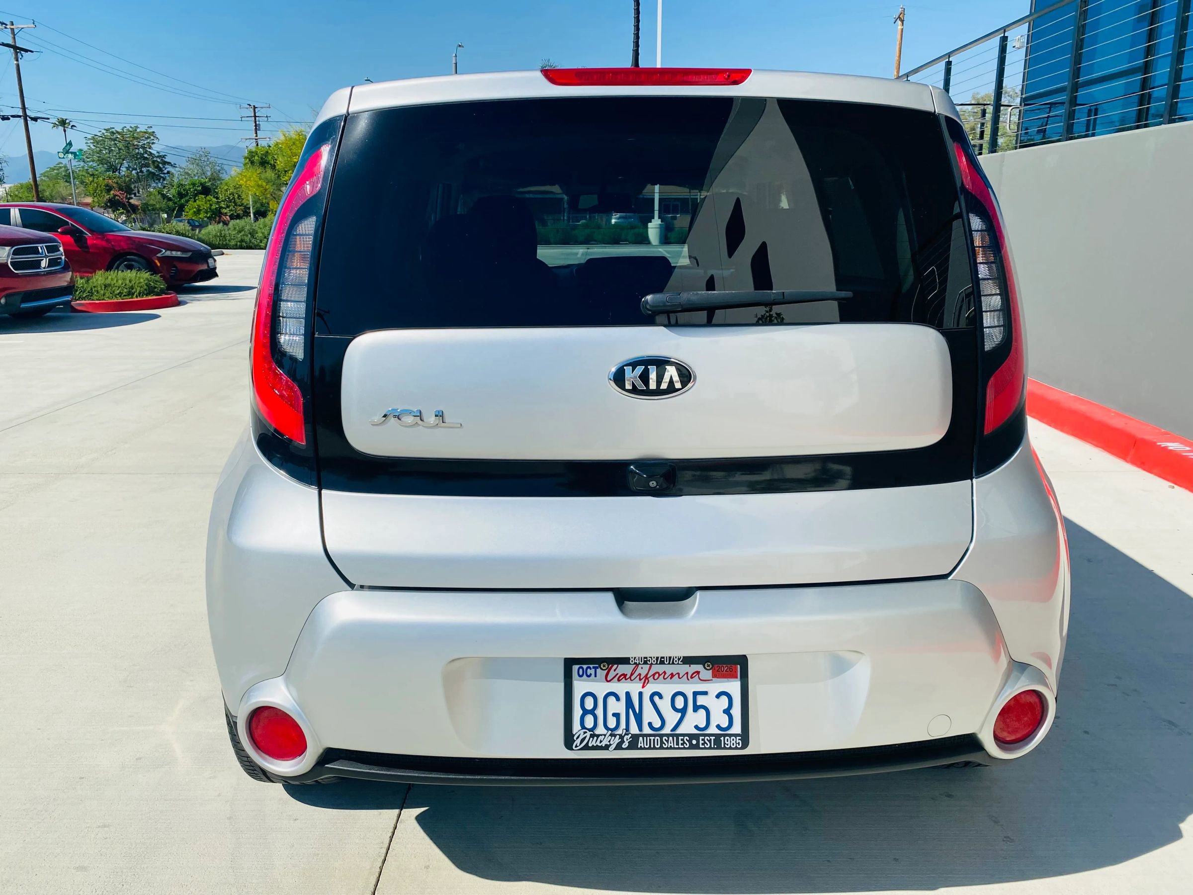 Used 2015 Kia Soul ! FWD image 4