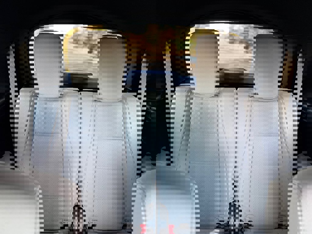 Used 2025 Mercedes-Benz GLS 450 4MATIC image 25