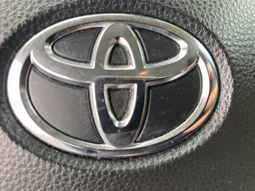 Used 2022 Toyota Corolla LE FWD image 26