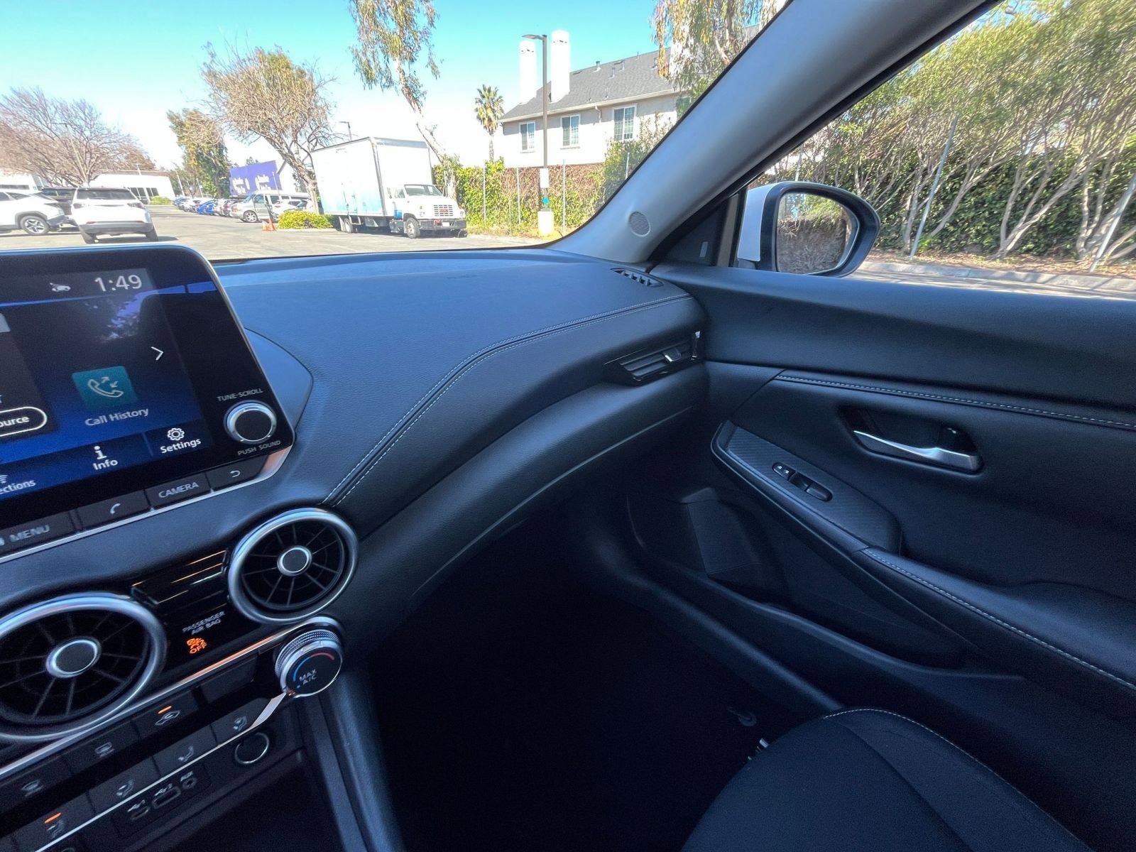 Used 2025 Nissan Sentra SV image 33