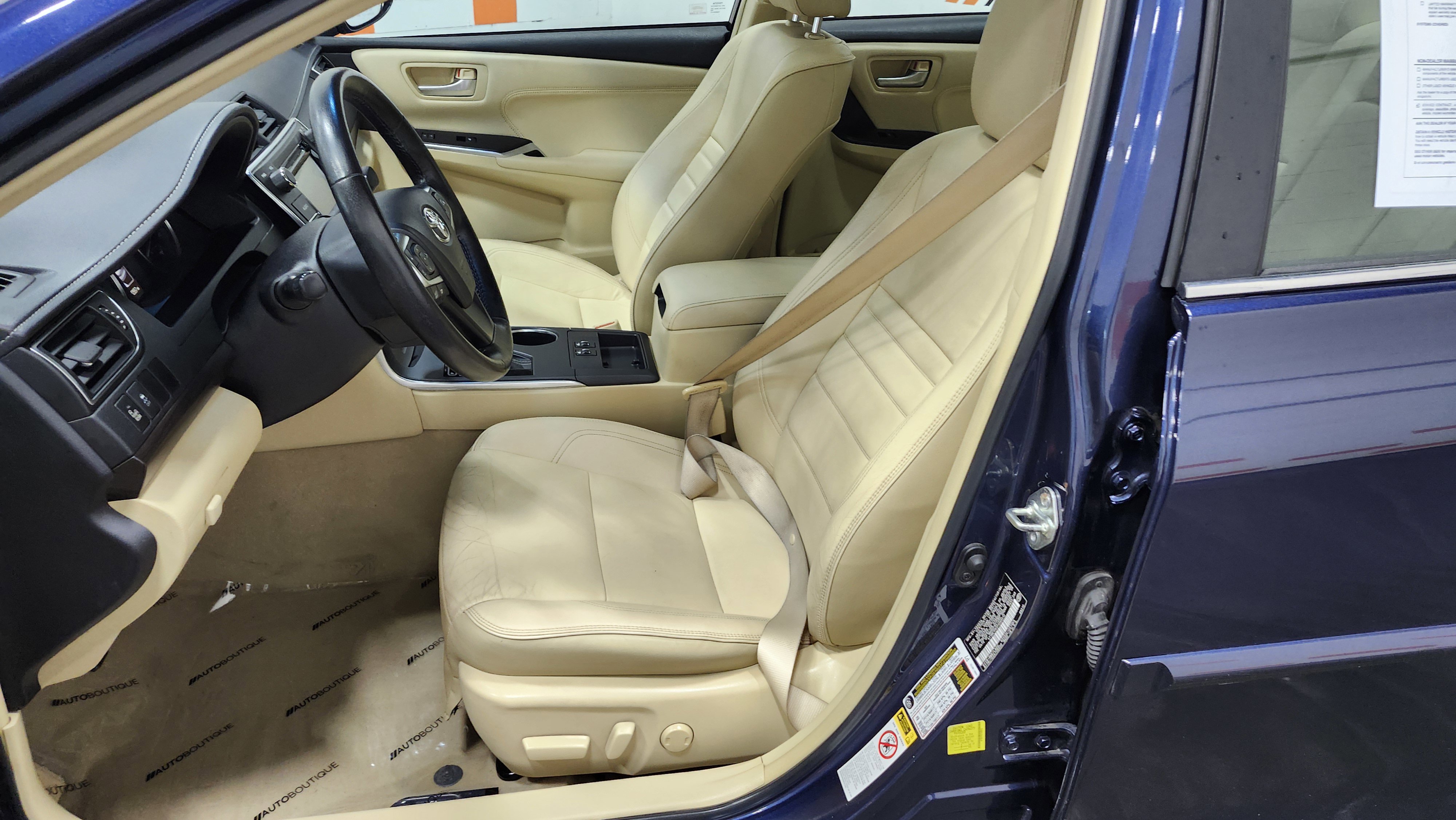 Used 2015 Toyota Camry XLE image 23