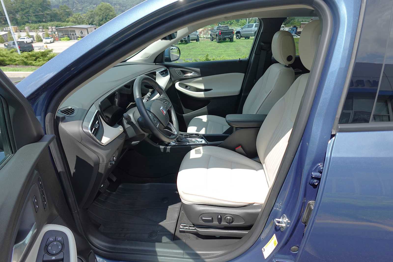 Used 2024 Buick Encore GX Avenir w/ Avenir Technology Package image 13