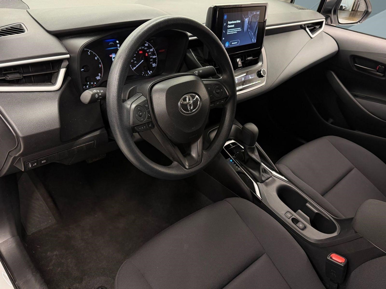Used 2025 Toyota Corolla LE image 3