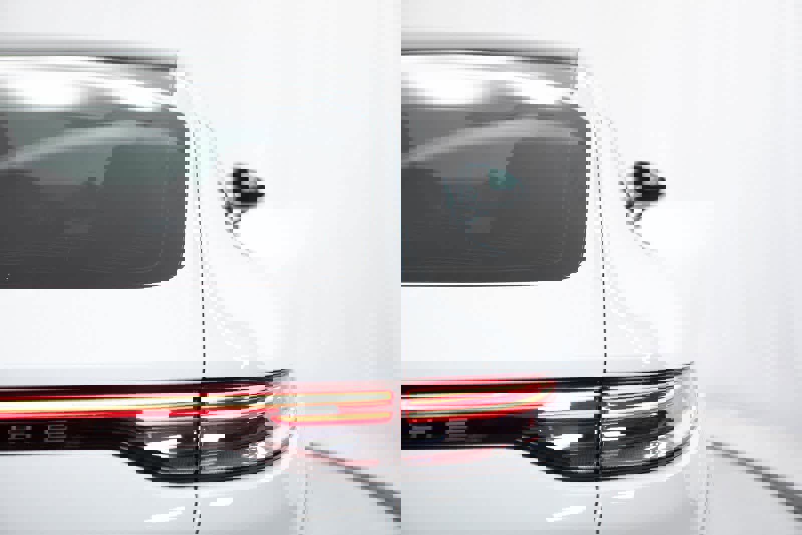 Certified 2023 Porsche Panamera Platinum Edition image 37