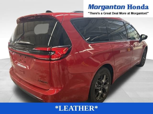 Used 2025 Chrysler Pacifica Limited image 9