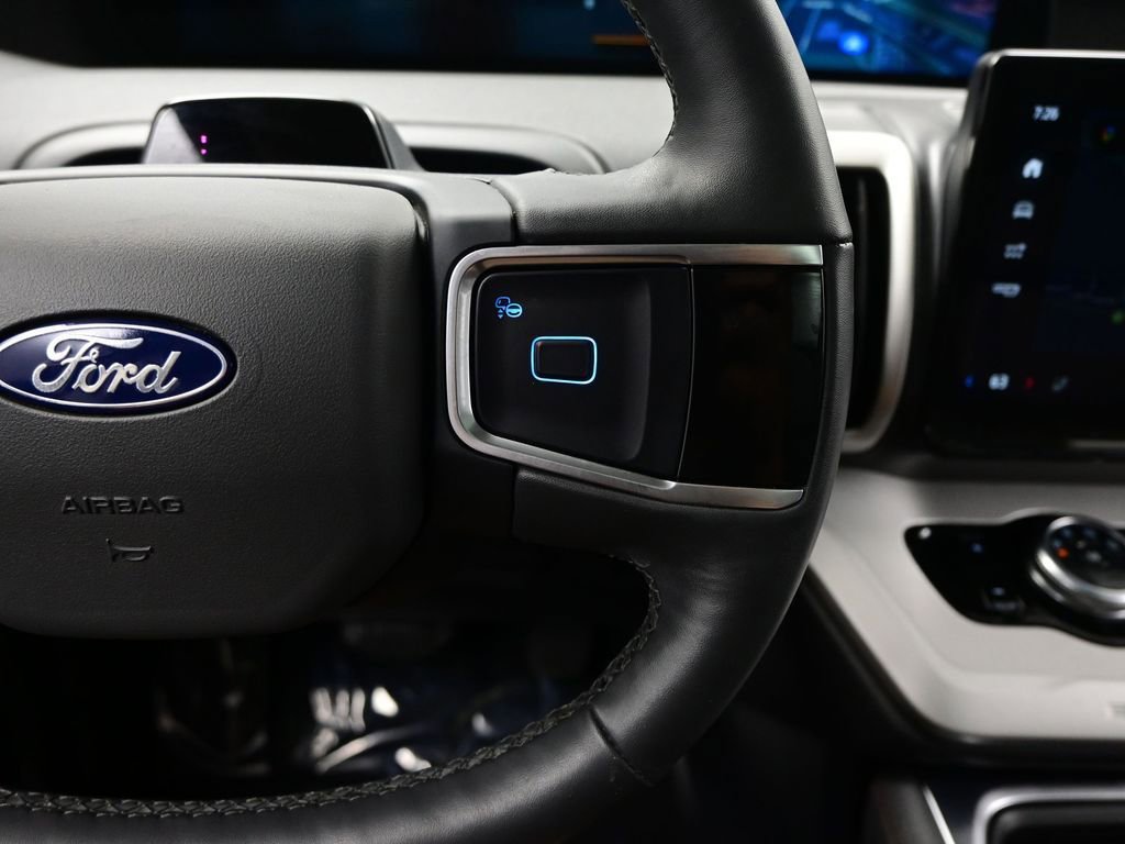 Used 2025 Ford Expedition Active RWD image 21