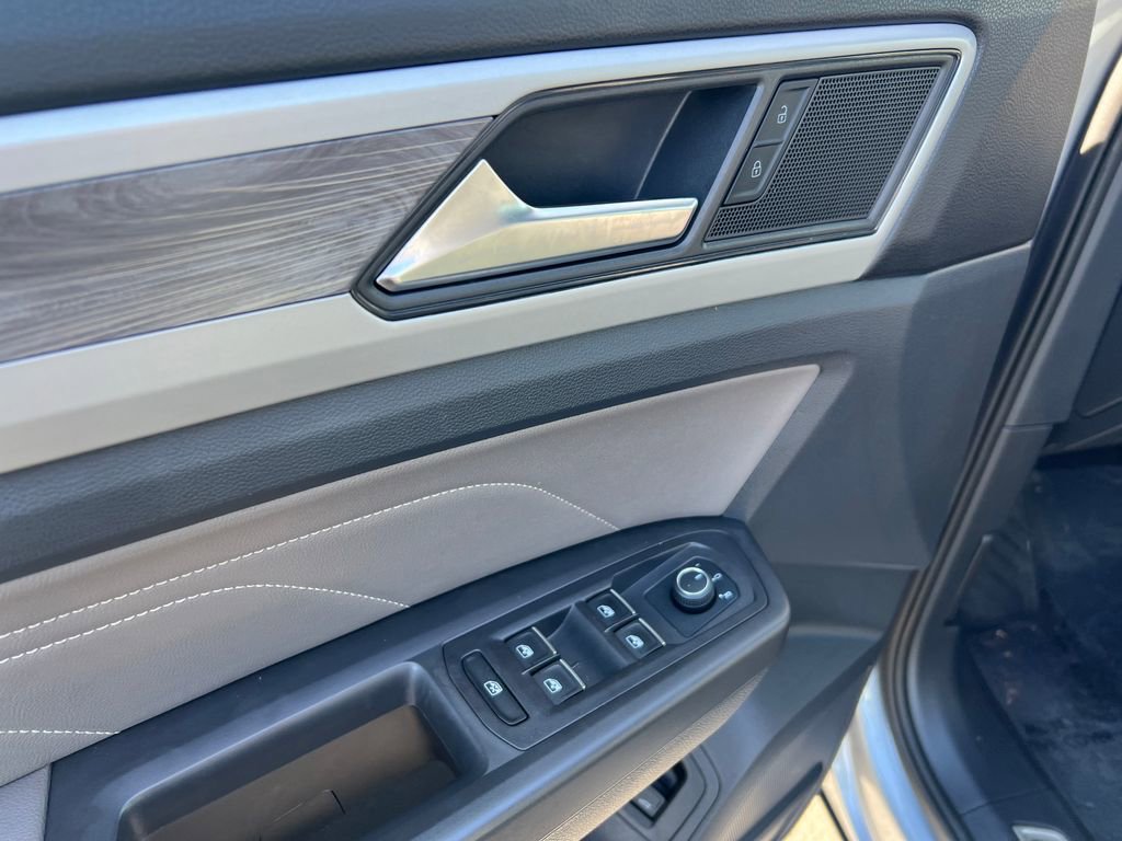 Used 2022 Volkswagen Atlas Cross Sport SE image 13