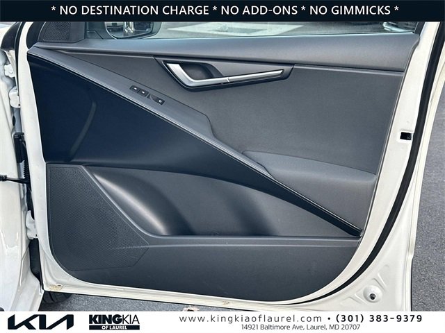 Used 2025 Kia Niro LX image 15