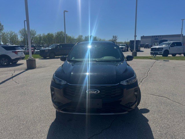 Used 2023 Ford Escape ST-Line Select w/ Tech Pack #2 AWD/4WD image 2