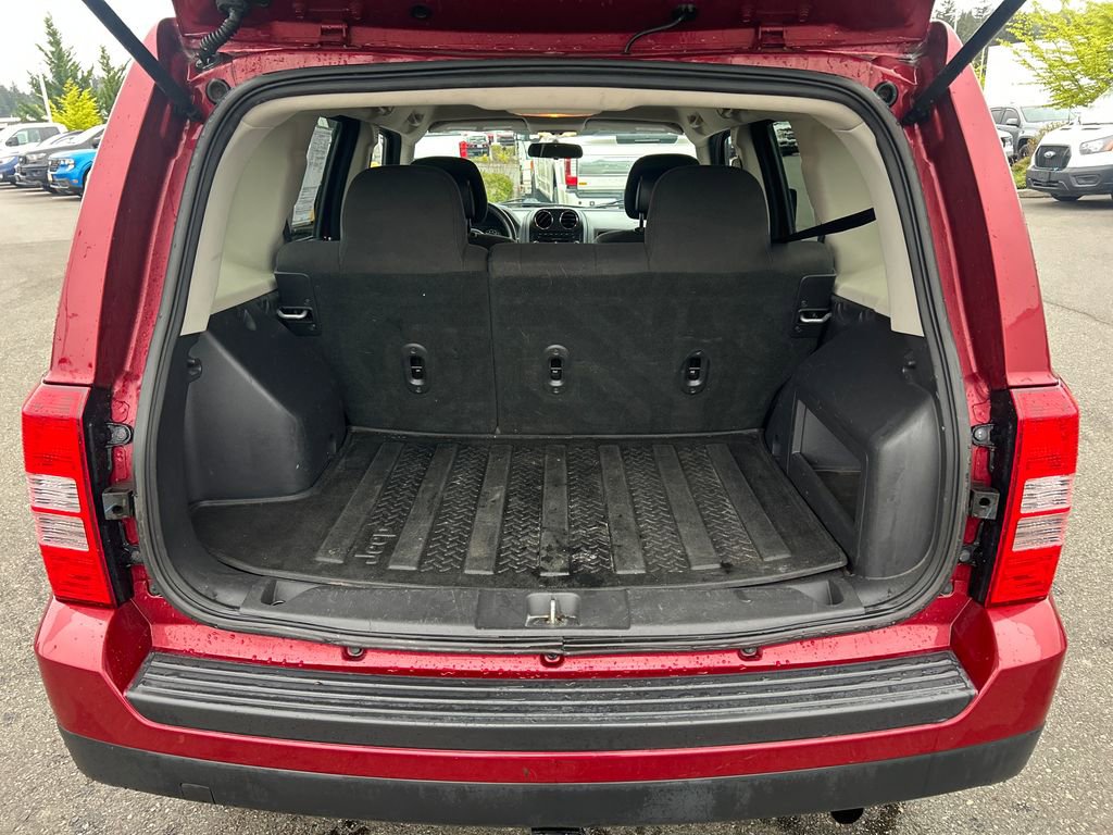 Used 2014 Jeep Patriot Sport w/ Power Value Group AWD/4WD image 28