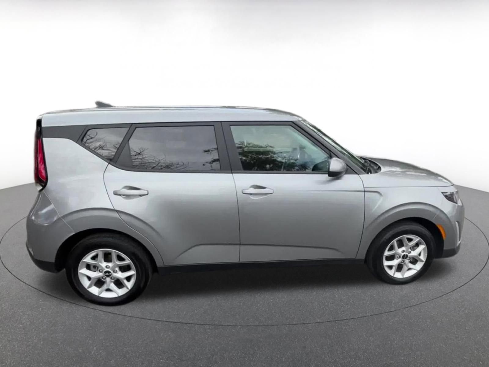 Used 2025 Kia Soul LX w/ LX Technology Package image 16