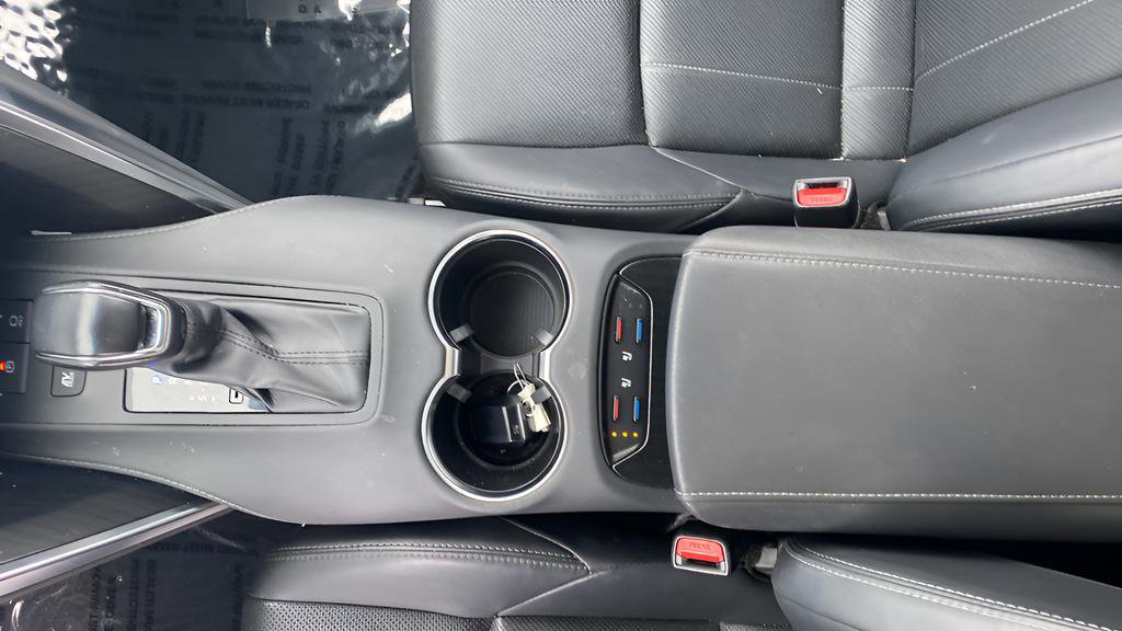 Used 2024 Toyota Venza Limited image 19